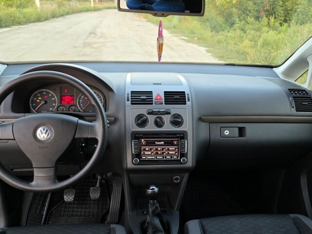 Черный Фольксваген Туран, объемом двигателя 1.4 л и пробегом 200 тыс. км за 6900 $, фото 12 на Automoto.ua