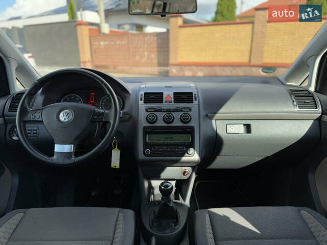 Чорний Фольксваген Туран, об'ємом двигуна 1.4 л та пробігом 220 тис. км за 8350 $, фото 36 на Automoto.ua
