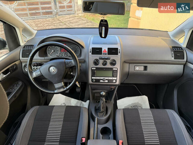 Чорний Фольксваген Туран, об'ємом двигуна 1.4 л та пробігом 148 тис. км за 5999 $, фото 54 на Automoto.ua