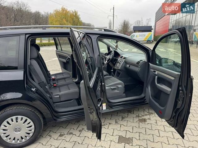 Чорний Фольксваген Туран, об'ємом двигуна 1.6 л та пробігом 147 тис. км за 8400 $, фото 26 на Automoto.ua