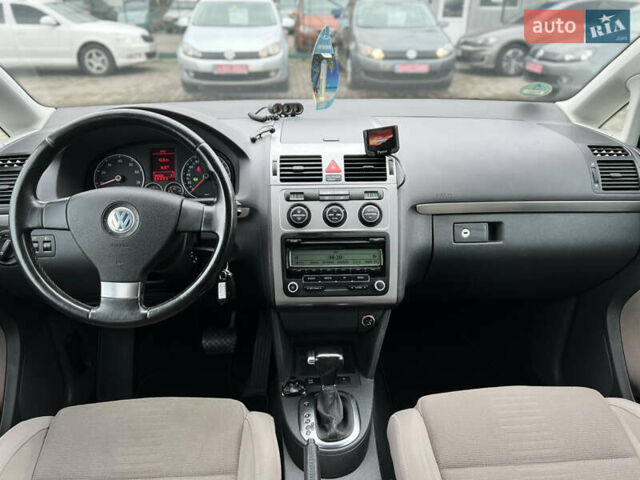 Черный Фольксваген Туран, объемом двигателя 1.4 л и пробегом 195 тыс. км за 7600 $, фото 12 на Automoto.ua