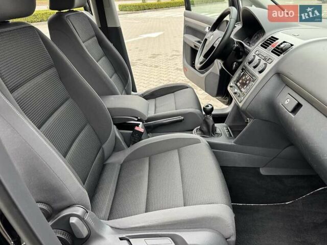 Чорний Фольксваген Туран, об'ємом двигуна 1.6 л та пробігом 147 тис. км за 8400 $, фото 38 на Automoto.ua