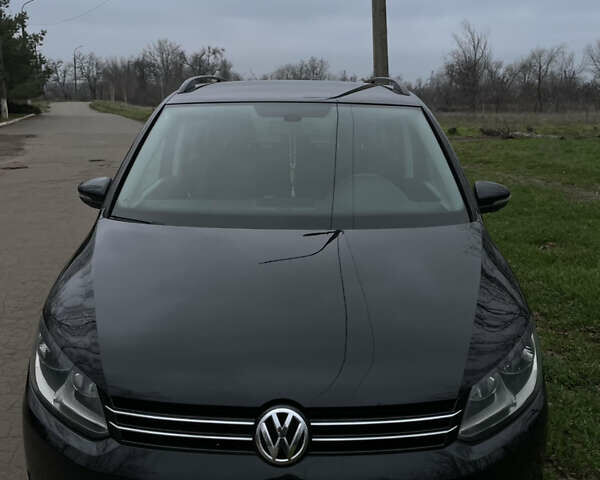 Черный Фольксваген Туран, объемом двигателя 1.6 л и пробегом 259 тыс. км за 11200 $, фото 1 на Automoto.ua