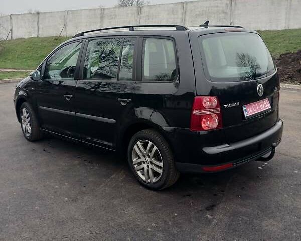 Черный Фольксваген Туран, объемом двигателя 1.6 л и пробегом 249 тыс. км за 7999 $, фото 14 на Automoto.ua
