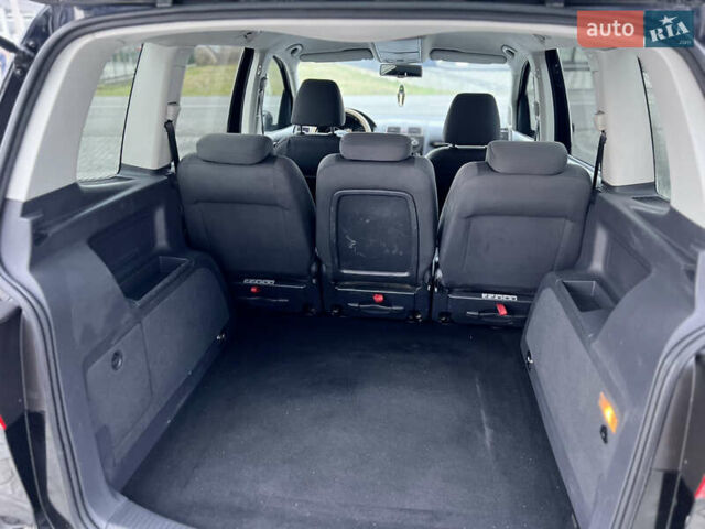 Черный Фольксваген Туран, объемом двигателя 1.6 л и пробегом 220 тыс. км за 8400 $, фото 24 на Automoto.ua