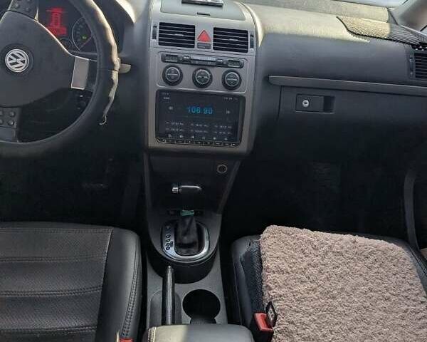 Черный Фольксваген Туран, объемом двигателя 2 л и пробегом 236 тыс. км за 9800 $, фото 8 на Automoto.ua