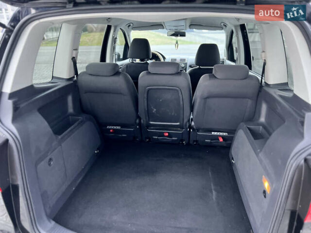 Черный Фольксваген Туран, объемом двигателя 1.6 л и пробегом 220 тыс. км за 8400 $, фото 30 на Automoto.ua