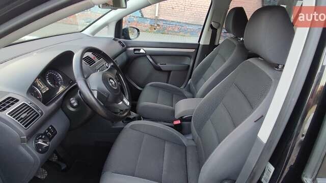 Чорний Фольксваген Туран, об'ємом двигуна 1.6 л та пробігом 258 тис. км за 10700 $, фото 10 на Automoto.ua