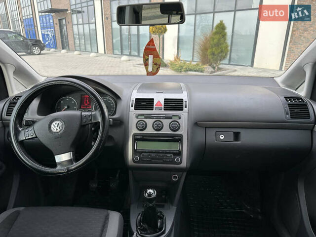 Чорний Фольксваген Туран, об'ємом двигуна 1.97 л та пробігом 336 тис. км за 8200 $, фото 39 на Automoto.ua