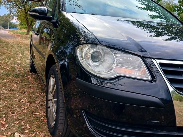 Чорний Фольксваген Туран, об'ємом двигуна 1.6 л та пробігом 249 тис. км за 8499 $, фото 4 на Automoto.ua