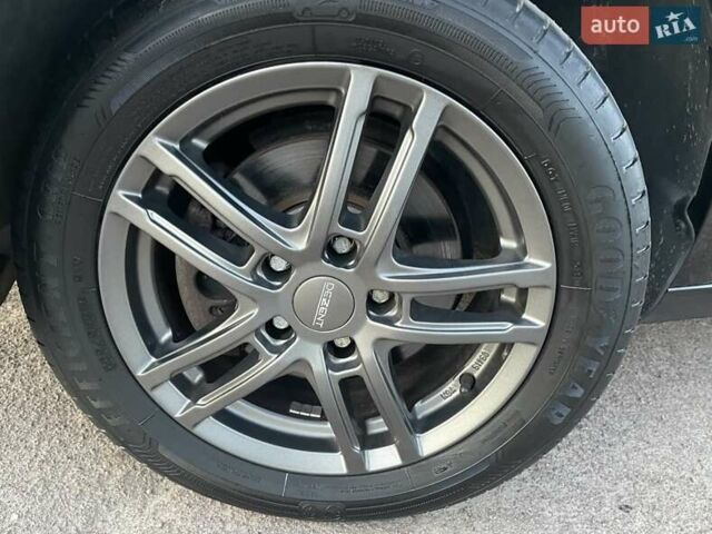 Черный Фольксваген Туран, объемом двигателя 1.4 л и пробегом 238 тыс. км за 7888 $, фото 30 на Automoto.ua