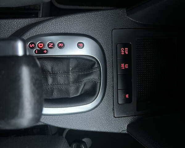 Черный Фольксваген Туран, объемом двигателя 1.4 л и пробегом 213 тыс. км за 8100 $, фото 58 на Automoto.ua