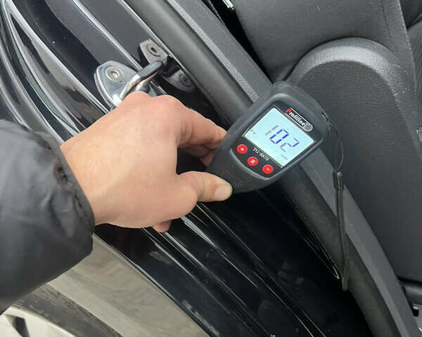 Черный Фольксваген Туран, объемом двигателя 1.4 л и пробегом 213 тыс. км за 8100 $, фото 76 на Automoto.ua