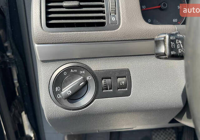 Черный Фольксваген Туран, объемом двигателя 1.97 л и пробегом 285 тыс. км за 7100 $, фото 10 на Automoto.ua