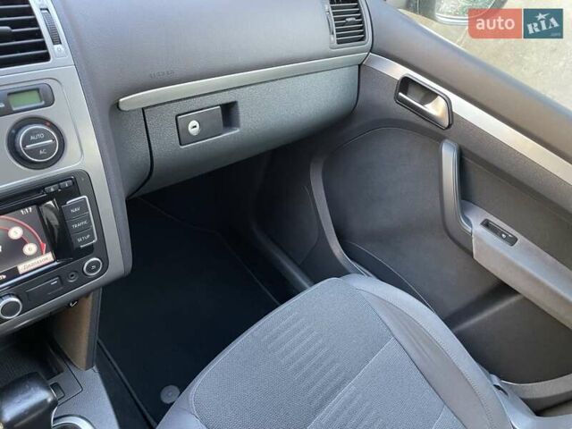 Черный Фольксваген Туран, объемом двигателя 1.4 л и пробегом 238 тыс. км за 7888 $, фото 50 на Automoto.ua