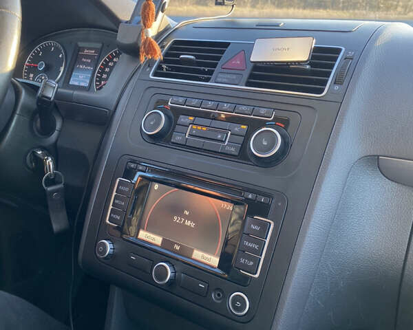 Чорний Фольксваген Туран, об'ємом двигуна 1.6 л та пробігом 227 тис. км за 9600 $, фото 24 на Automoto.ua