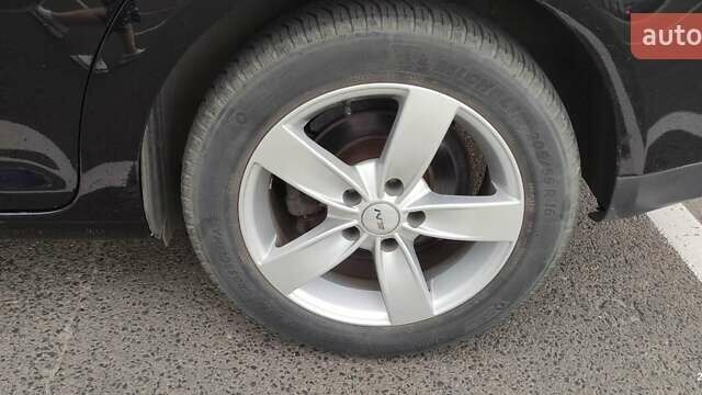 Черный Фольксваген Туран, объемом двигателя 1.39 л и пробегом 195 тыс. км за 8300 $, фото 32 на Automoto.ua