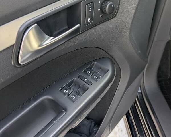 Черный Фольксваген Туран, объемом двигателя 2 л и пробегом 236 тыс. км за 9800 $, фото 3 на Automoto.ua