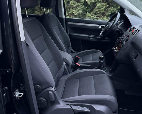 Черный Фольксваген Туран, объемом двигателя 1.6 л и пробегом 191 тыс. км за 7900 $, фото 29 на Automoto.ua