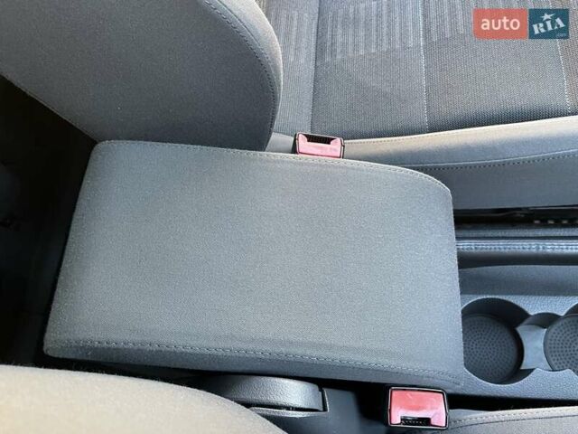 Черный Фольксваген Туран, объемом двигателя 1.4 л и пробегом 238 тыс. км за 7888 $, фото 233 на Automoto.ua