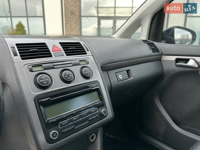 Чорний Фольксваген Туран, об'ємом двигуна 1.97 л та пробігом 336 тис. км за 8200 $, фото 33 на Automoto.ua