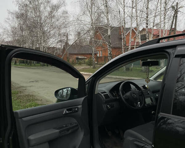 Черный Фольксваген Туран, объемом двигателя 1.6 л и пробегом 259 тыс. км за 11200 $, фото 6 на Automoto.ua