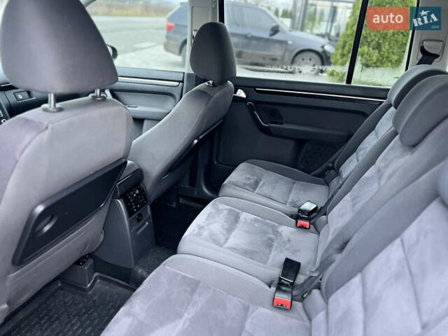 Черный Фольксваген Туран, объемом двигателя 1.6 л и пробегом 220 тыс. км за 8400 $, фото 18 на Automoto.ua