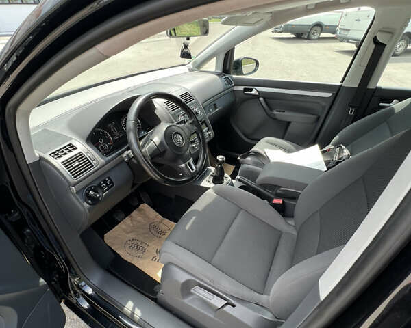 Чорний Фольксваген Туран, об'ємом двигуна 1.6 л та пробігом 256 тис. км за 10900 $, фото 13 на Automoto.ua