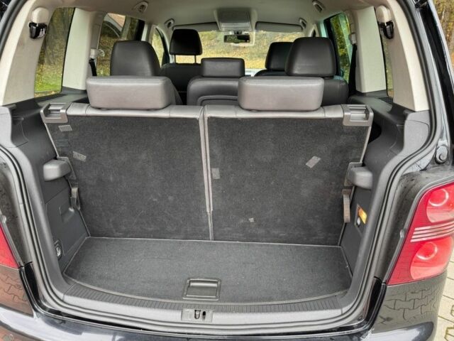 Чорний Фольксваген Туран, об'ємом двигуна 1.9 л та пробігом 229 тис. км за 2300 $, фото 12 на Automoto.ua