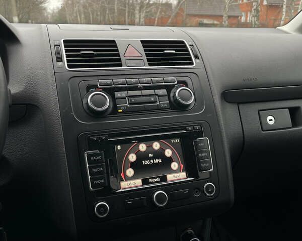 Черный Фольксваген Туран, объемом двигателя 1.6 л и пробегом 259 тыс. км за 11200 $, фото 12 на Automoto.ua