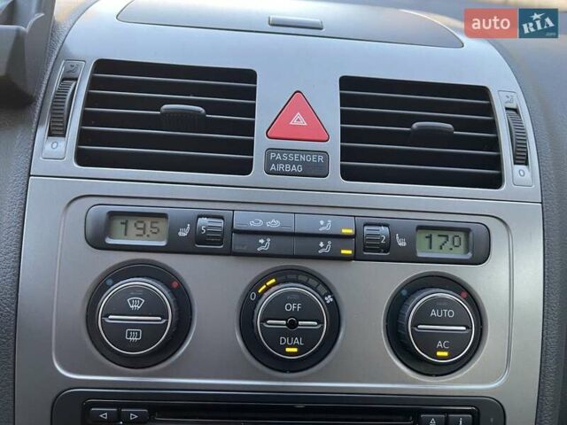 Черный Фольксваген Туран, объемом двигателя 1.4 л и пробегом 238 тыс. км за 7888 $, фото 72 на Automoto.ua