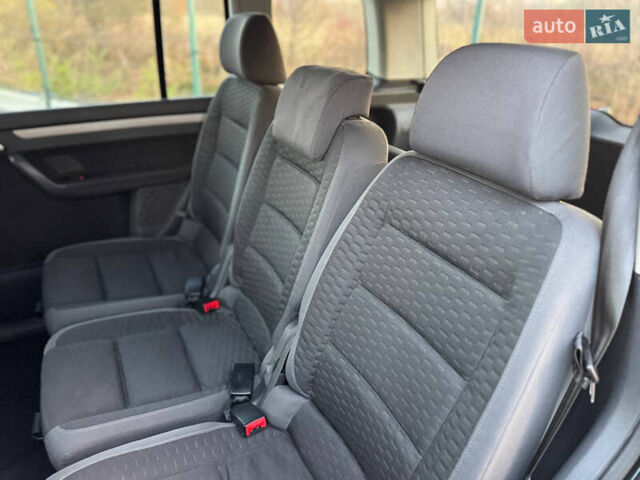 Черный Фольксваген Туран, объемом двигателя 1.6 л и пробегом 215 тыс. км за 7890 $, фото 40 на Automoto.ua