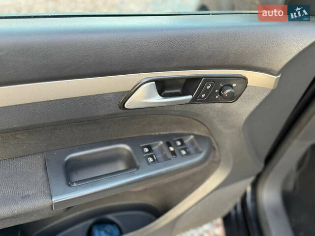 Черный Фольксваген Туран, объемом двигателя 1.6 л и пробегом 215 тыс. км за 7890 $, фото 41 на Automoto.ua