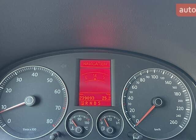 Черный Фольксваген Туран, объемом двигателя 1.4 л и пробегом 238 тыс. км за 7888 $, фото 122 на Automoto.ua