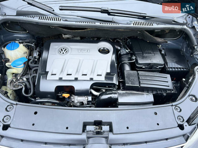 Черный Фольксваген Туран, объемом двигателя 1.6 л и пробегом 220 тыс. км за 8400 $, фото 25 на Automoto.ua