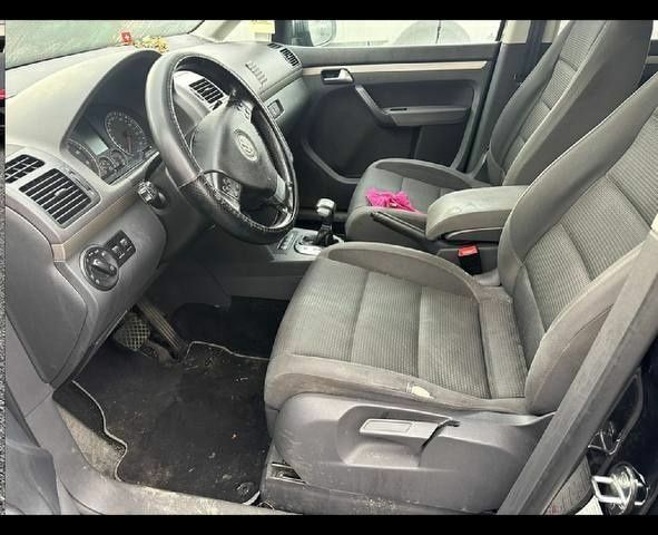 Черный Фольксваген Туран, объемом двигателя 0 л и пробегом 177 тыс. км за 6300 $, фото 7 на Automoto.ua