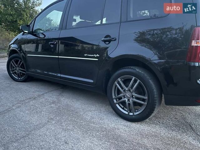 Черный Фольксваген Туран, объемом двигателя 1.4 л и пробегом 238 тыс. км за 7888 $, фото 13 на Automoto.ua