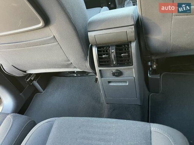 Черный Фольксваген Туран, объемом двигателя 1.4 л и пробегом 238 тыс. км за 7888 $, фото 156 на Automoto.ua