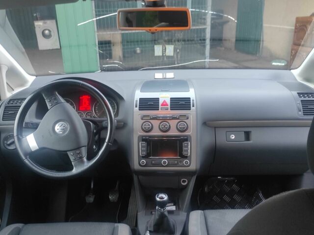 Чорний Фольксваген Туран, об'ємом двигуна 0 л та пробігом 207 тис. км за 7778 $, фото 12 на Automoto.ua