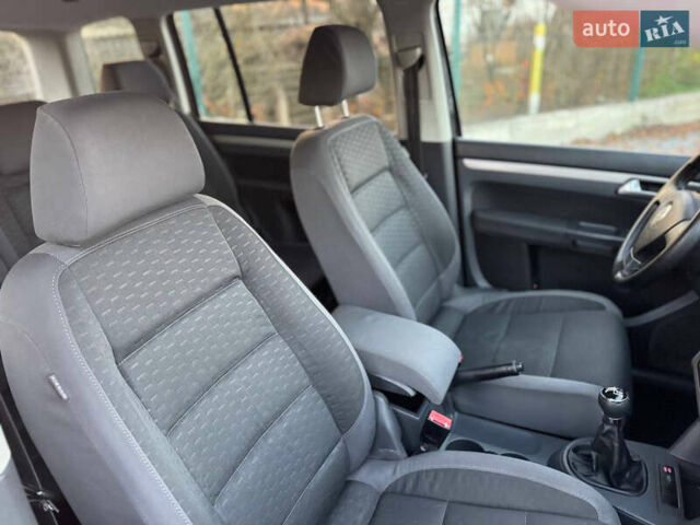 Черный Фольксваген Туран, объемом двигателя 1.6 л и пробегом 215 тыс. км за 7890 $, фото 44 на Automoto.ua