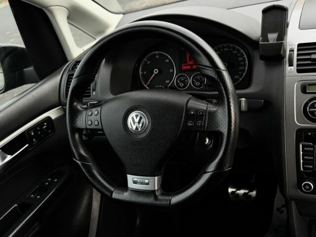 Черный Фольксваген Туран, объемом двигателя 2 л и пробегом 260 тыс. км за 9950 $, фото 14 на Automoto.ua