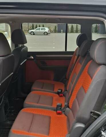 Чорний Фольксваген Туран, об'ємом двигуна 1.98 л та пробігом 245 тис. км за 10500 $, фото 12 на Automoto.ua