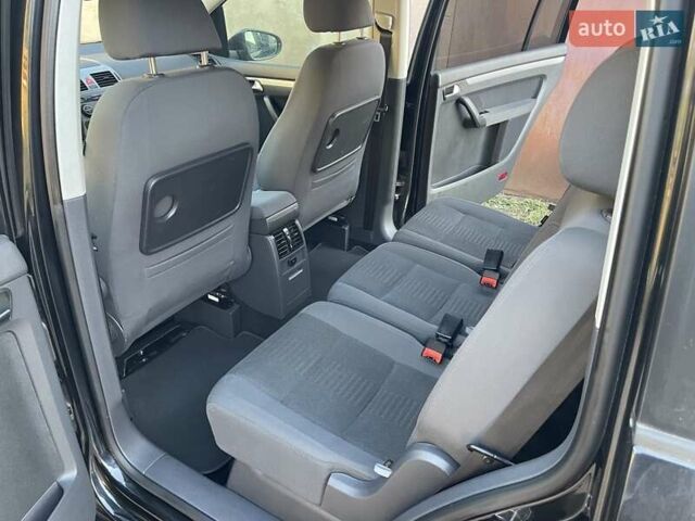 Черный Фольксваген Туран, объемом двигателя 1.4 л и пробегом 238 тыс. км за 7888 $, фото 142 на Automoto.ua