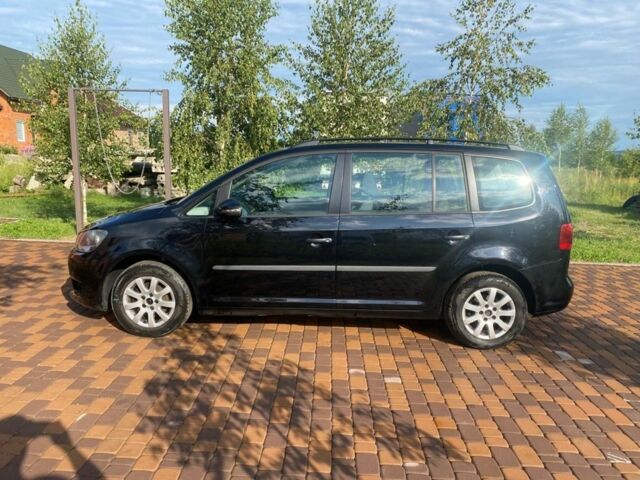 Черный Фольксваген Туран, объемом двигателя 1.6 л и пробегом 300 тыс. км за 4196 $, фото 2 на Automoto.ua