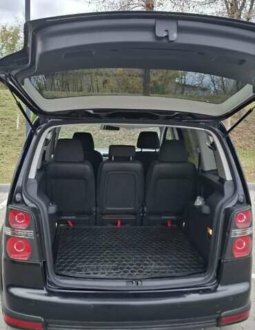 Чорний Фольксваген Туран, об'ємом двигуна 1.98 л та пробігом 245 тис. км за 10500 $, фото 9 на Automoto.ua