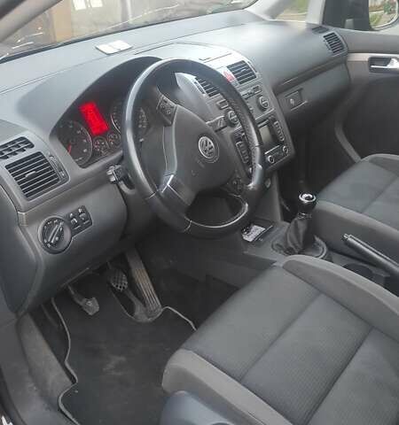 Черный Фольксваген Туран, объемом двигателя 1.39 л и пробегом 207 тыс. км за 7788 $, фото 16 на Automoto.ua