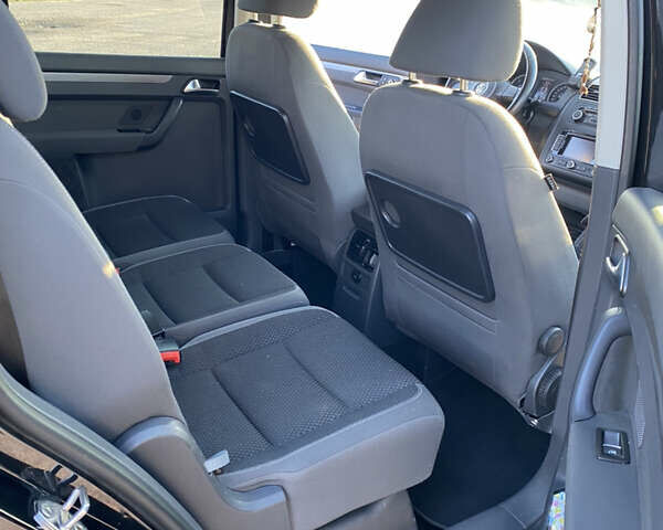 Чорний Фольксваген Туран, об'ємом двигуна 1.6 л та пробігом 227 тис. км за 9600 $, фото 13 на Automoto.ua