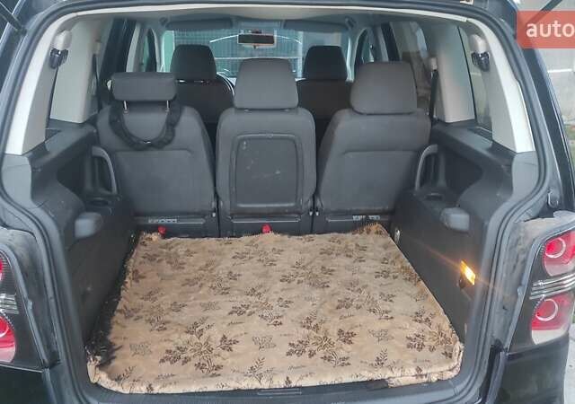 Черный Фольксваген Туран, объемом двигателя 1.39 л и пробегом 207 тыс. км за 7788 $, фото 14 на Automoto.ua