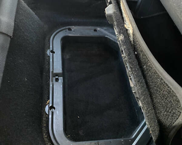 Чорний Фольксваген Туран, об'ємом двигуна 1.6 л та пробігом 227 тис. км за 9600 $, фото 29 на Automoto.ua