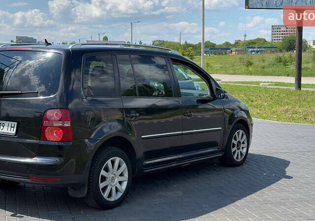 Черный Фольксваген Туран, объемом двигателя 1.97 л и пробегом 285 тыс. км за 7100 $, фото 4 на Automoto.ua